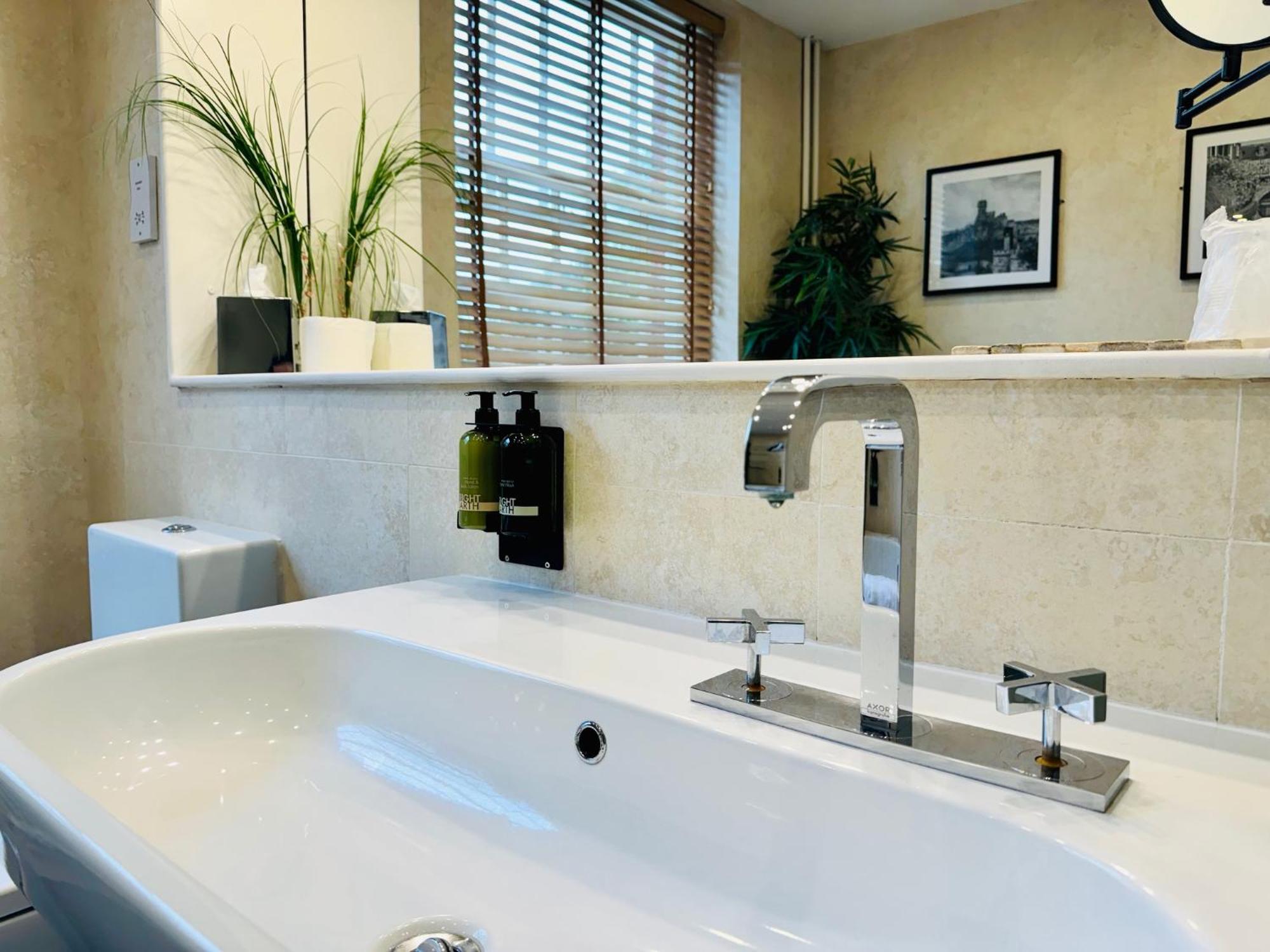 Charlotte House Hotel Линкълн Екстериор снимка