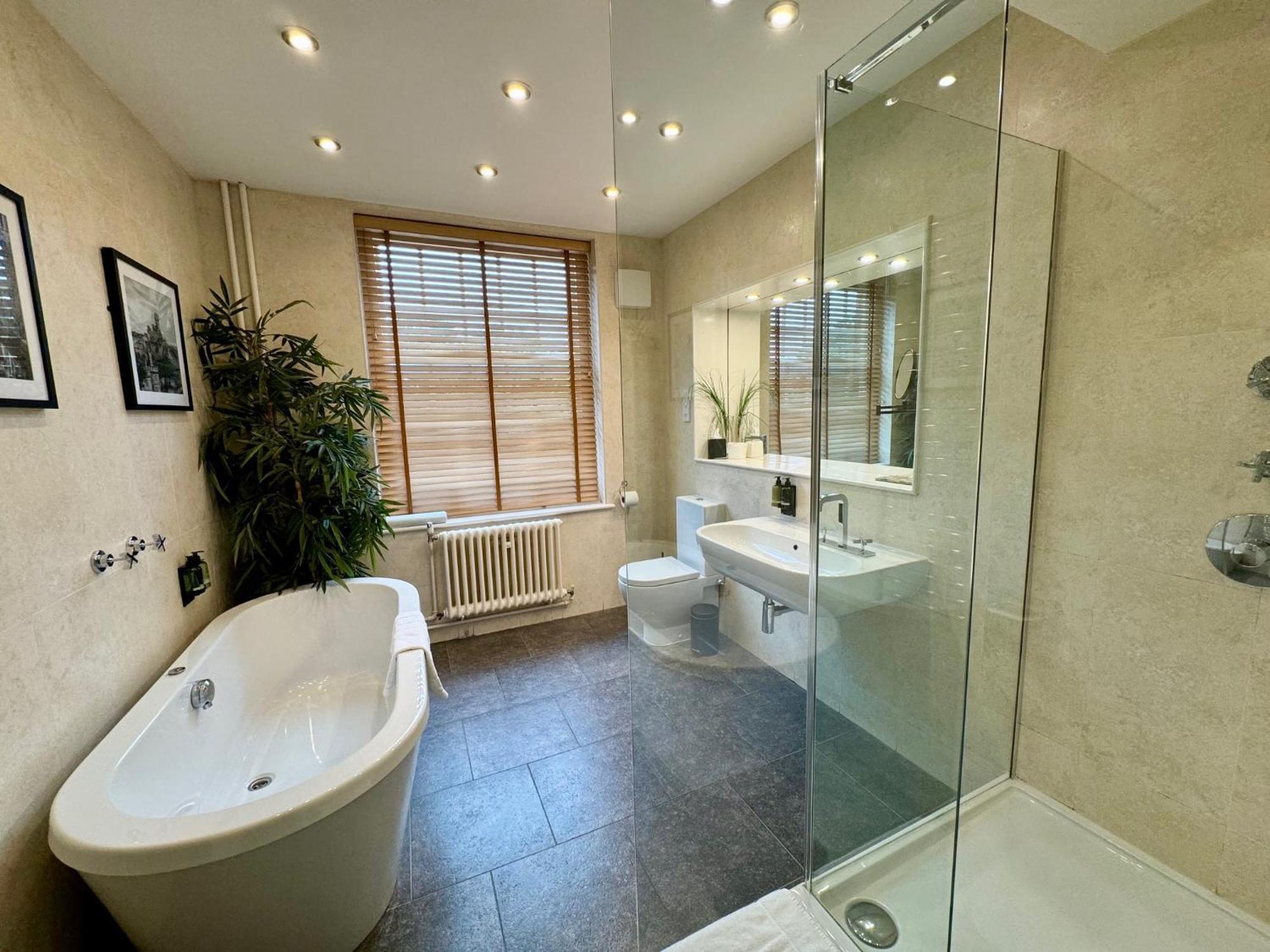 Charlotte House Hotel Линкълн Екстериор снимка